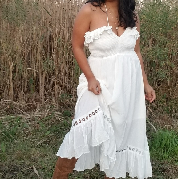 DOVES AND ROSES WHITE RUFFLE SMOCKED MIDI DRESS - Picture 4 of 16